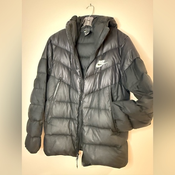 Nike Men's Black Puffer Jacket - Picture 2 of 13